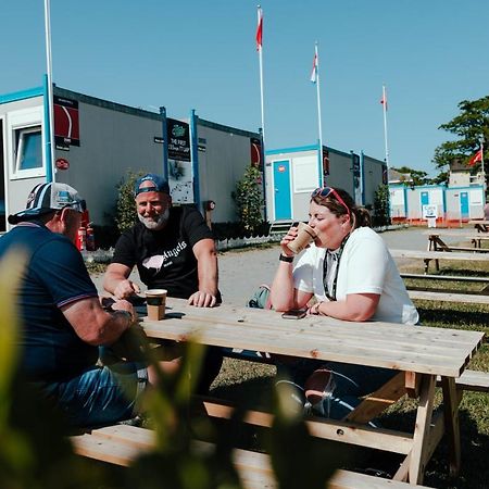 Iomtt Village At Isle Of Man Tt Дъглас Екстериор снимка