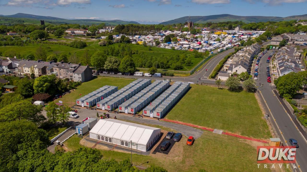 Iomtt Village At Isle Of Man Tt Дъглас Екстериор снимка