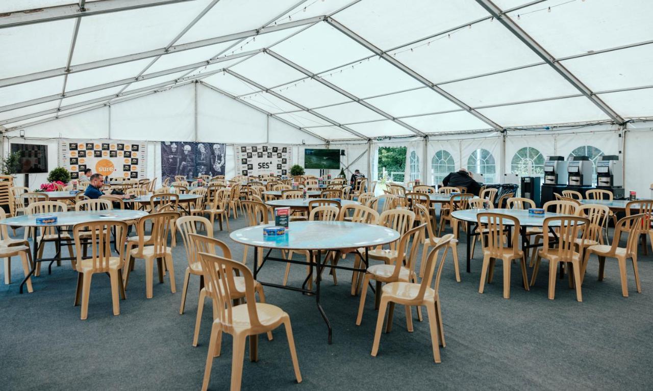 Iomtt Village At Isle Of Man Tt Дъглас Екстериор снимка