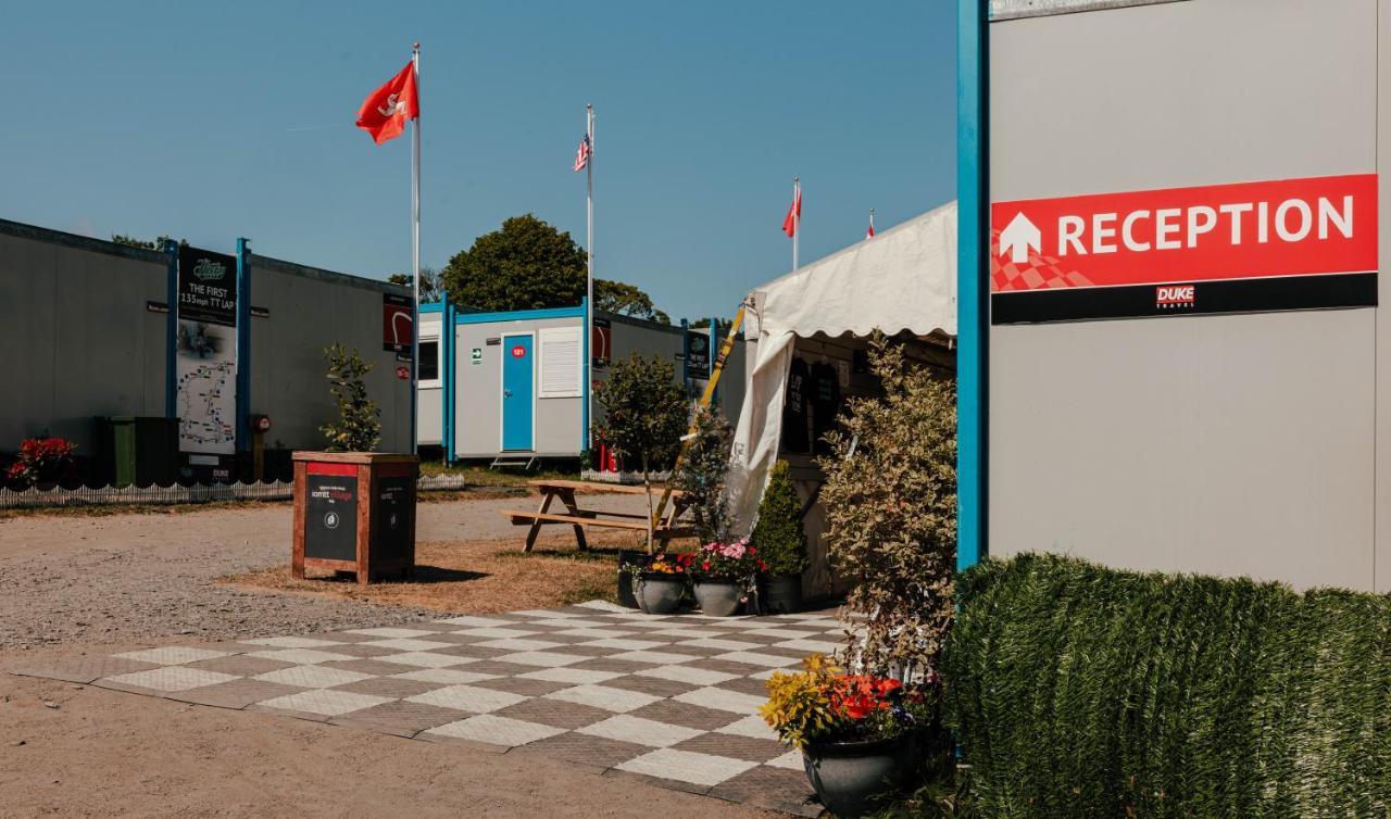 Iomtt Village At Isle Of Man Tt Дъглас Екстериор снимка