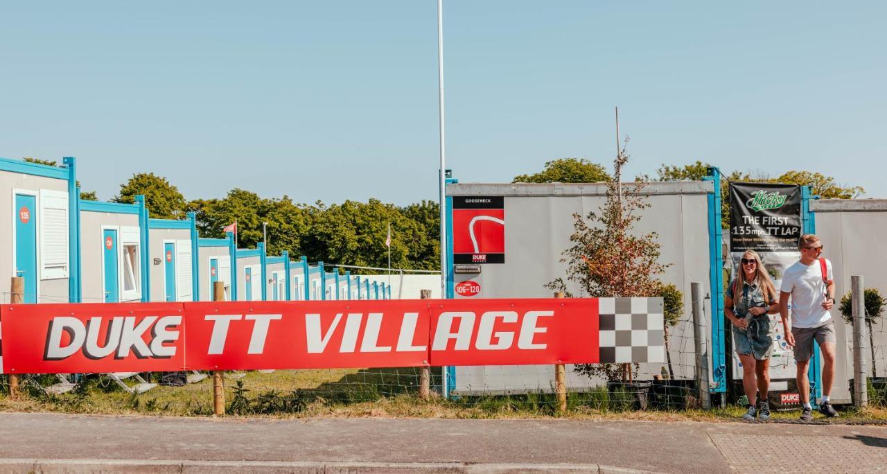 Iomtt Village At Isle Of Man Tt Дъглас Екстериор снимка