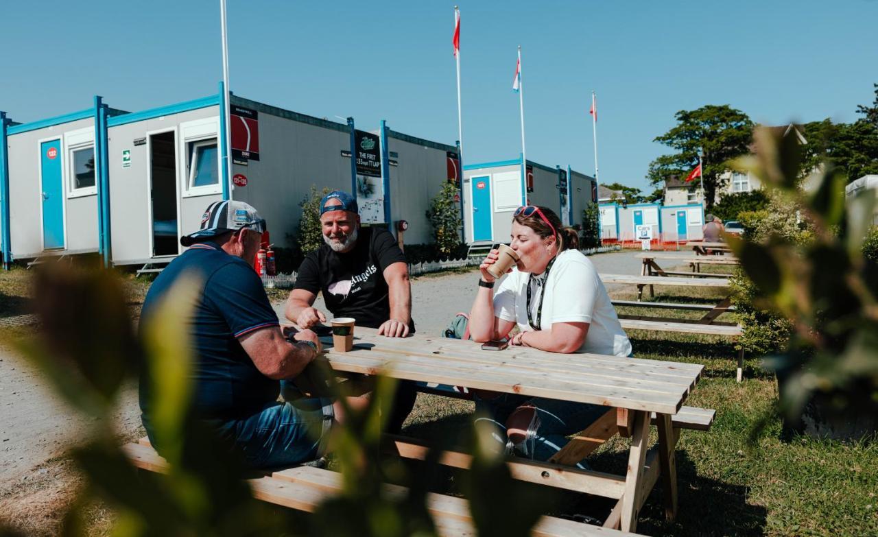 Iomtt Village At Isle Of Man Tt Дъглас Екстериор снимка
